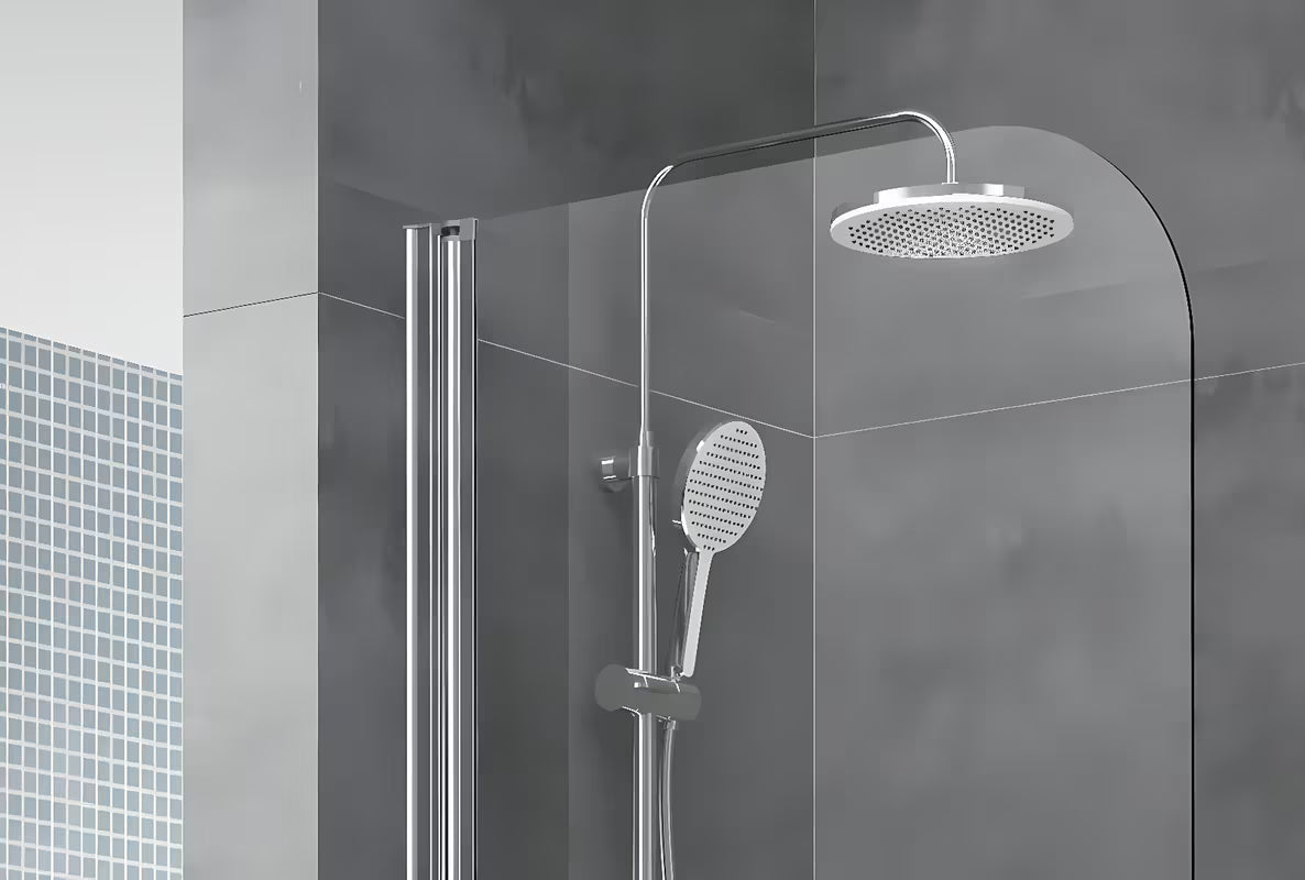 Paravan za Kadu SAT Chrome s kromiranim profilom, zakretnim panelom i staklom s EasyClean obradom, visina 150 cm.