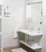 Zidni držač čaša SAT Simply R u krom izvedbi s mat staklom.