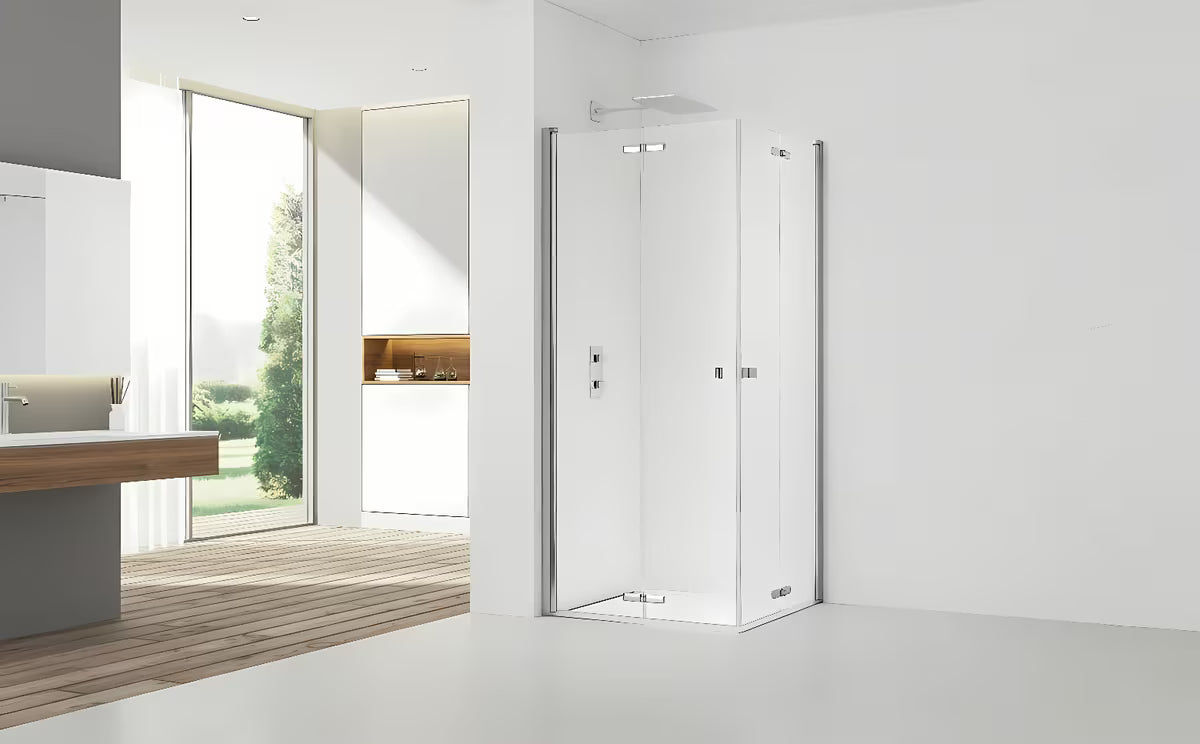 Kvadratna tuš kabina SAT Sk 90x90 cm u sjajnom kromu s prozirnim staklom i sklopivim vratima