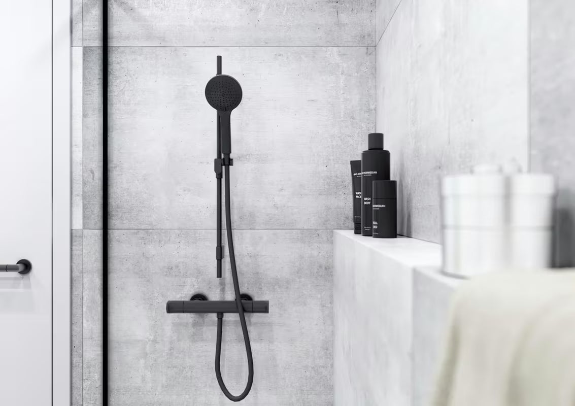 Tuš set SAT u mat crnoj boji s ručnim tušem i tuš šipkom