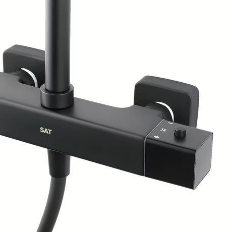 Mat crni termostatski tuš sustav SAT s nadglavnom tuš ružom 32 × 21 cm i ručnim tušem