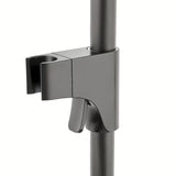 Crni tuš sustav SAT s termostatskom miješalicom sa sigurnosnim graničnikom na 38 °C.