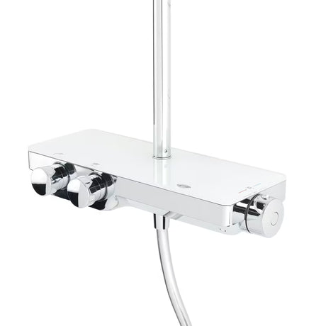 Tuš sustav SAT Chrome s termostatskom miješalicom, staklenom policom te nadglavnim i ručnim tušem u krom izvedbi.