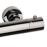 Tuš sustav SAT Dark s termostatskom miješalicom u izvedbi PVD Gun Metal s nadglavnim i ručnim tušem.