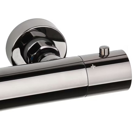 Tuš sustav SAT Dark s termostatskom miješalicom u izvedbi PVD Gun Metal s nadglavnim i ručnim tušem.