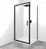 Pivotna tuš vrata SAT Tex 90 cm u crnoj izvedbi s prozirnim sigurnosnim staklom.