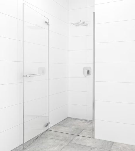 Zaokretna tuš vrata SAT Tgd New 100 cm u krom izvedbi s prozirnim sigurnosnim staklom i Easyclean obradom.