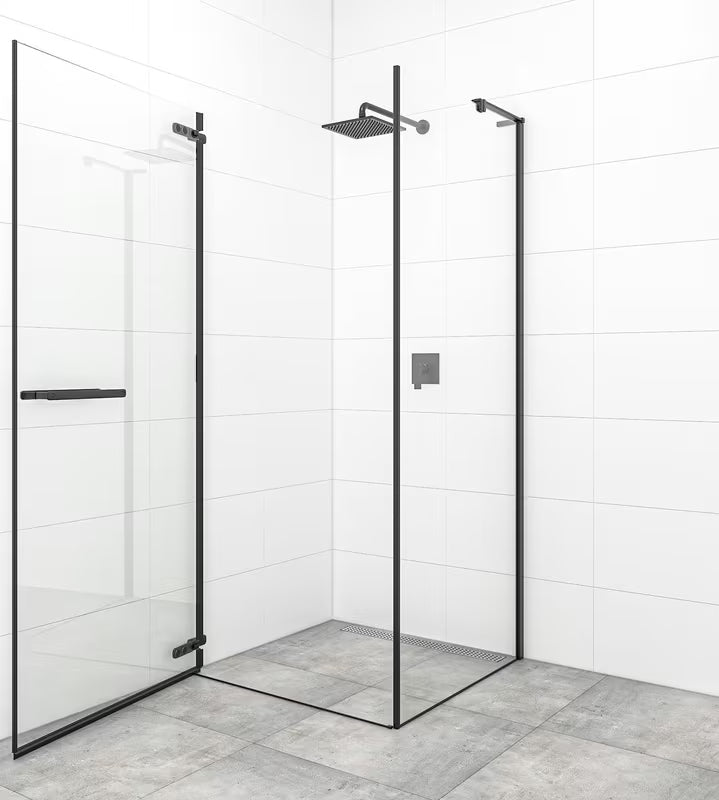 Zaokretna tuš vrata SAT Tgd New 80 cm u mat crnoj boji s prozirnim staklom i Easyclean obradom.