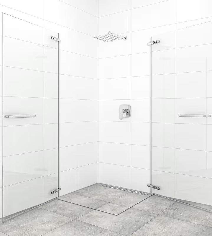 Zaokretna tuš vrata SAT Tgd New 90 cm u krom izvedbi s prozirnim sigurnosnim staklom i Easyclean obradom.