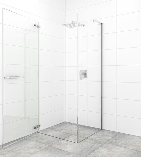 Zaokretna tuš vrata SAT Tgd New 90 cm u krom izvedbi s prozirnim sigurnosnim staklom i Easyclean obradom.