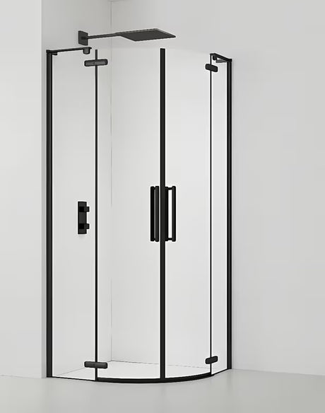 Polukružna tuš kabina SAT TGD New 90x90 cm u mat crnoj izvedbi s prozirnim staklom i zaokretnim vratima.