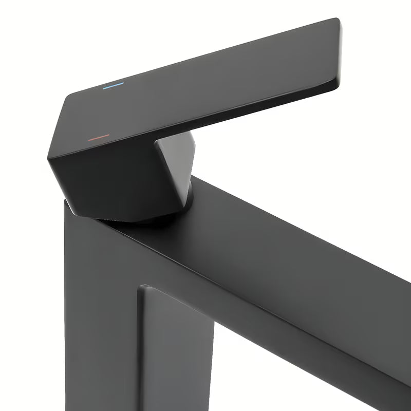 Visoka miješalica za Umivaonik SAT Vision u mat crnoj boji s modernim četvrtastim dizajnom