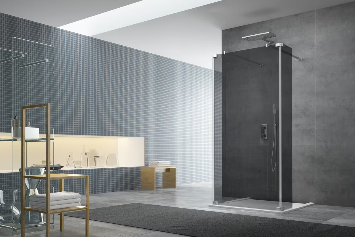 SAT Walk-In okretna preklopna stijena u krom izvedbi kao dodatak walk-in tuš prostoru.