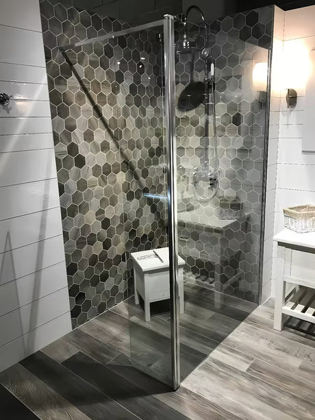 Okretna bočna tuš stijena SAT Walk-in od prozirnog stakla s kromiranim profilima