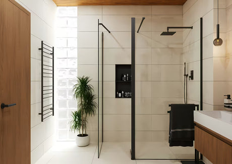 Crna walk-in tuš stijena SAT Walk-in 110x90 cm od prozirnog stakla s površinskom obradom Easy Clean.