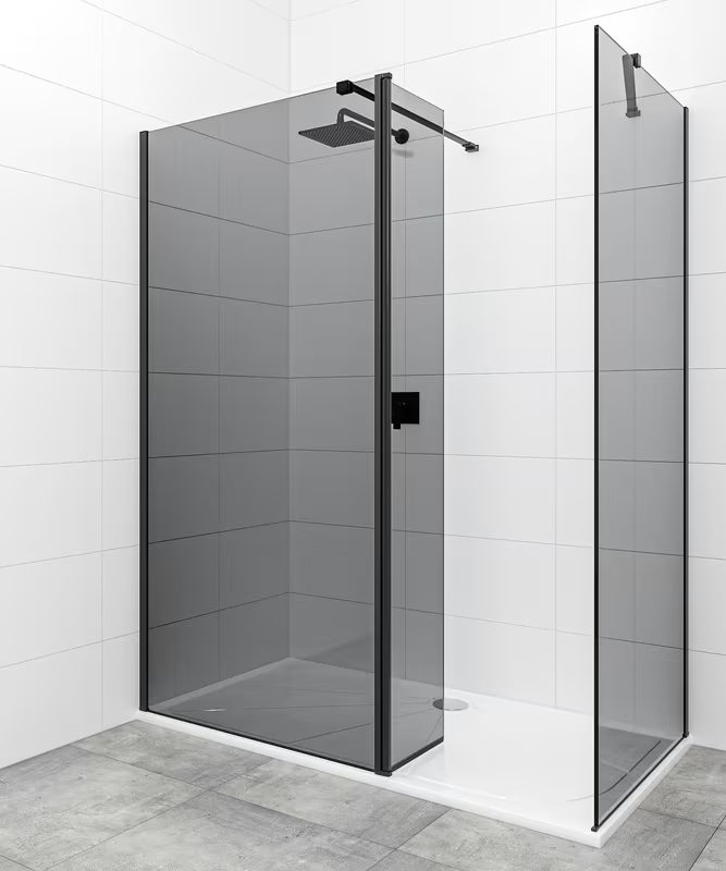 SAT Walk-in tuš stijena Walk-In 140 × 90 cm u crnoj boji s neprozirnim dimljenim staklom i zakretnom stijenom.