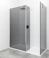 Tuš stijena Walk-In SAT Walk-in 140x90 cm u sjajnom kromu s neprozirnim staklom sa dimljenim efektom.