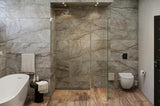Walk-in tuš stijena SAT Walk-in 140x90 cm s prozirnim staklom i profilom u sjajnom kromu.