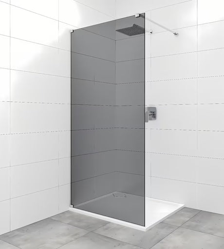 SAT Walk-in tuš stijena Walk-In 140 cm u sjajnom kromu s neprozirnim staklom s dimljenim efektom.