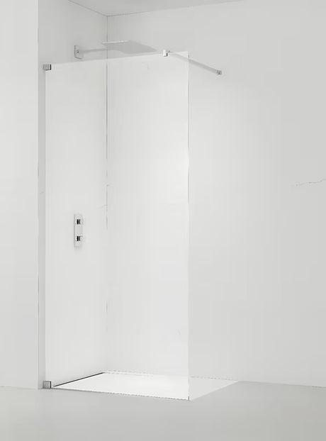 Tuš stijena walk-in SAT Walk-in 70 cm s prozirnim staklom bez dekora i profilima u sjajnom kromu.