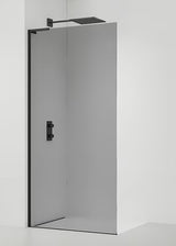 Tuš stijena SAT Walk-In 90 cm s crnim mat profilima i dimljenim staklom s EasyClean obradom.