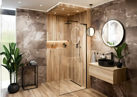 Walk-in tuš stijena SAT Walk-in 110 cm u mat crnoj boji s prozirnim staklom i bezokvirnom izvedbom.