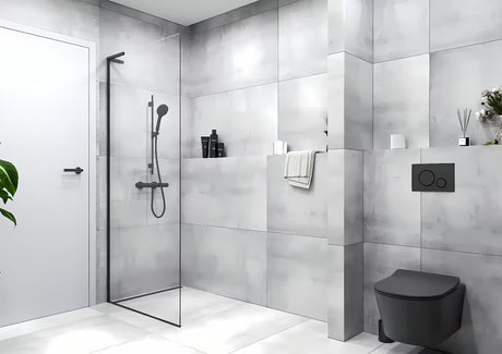 SAT Walk-in tuš stijena Walk-In 120 cm u mat crnoj boji s prozirnim staklom i bezokvirnom izvedbom.