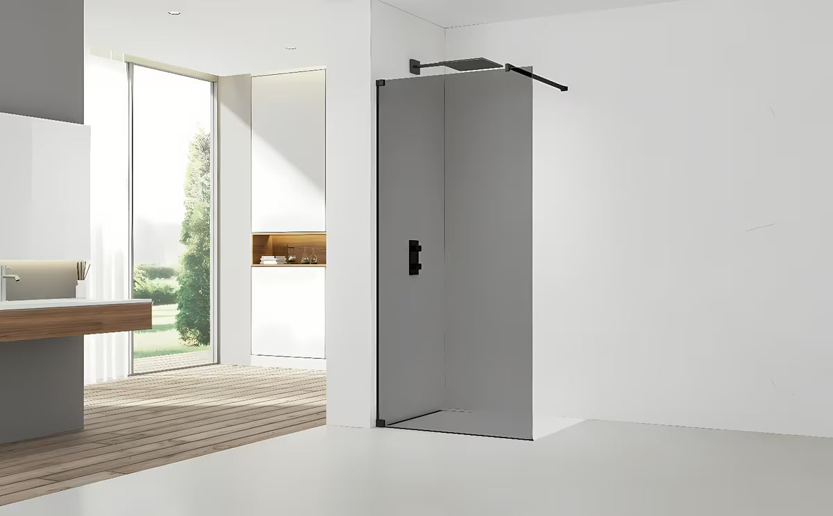 SAT Walk-in tuš stijena Walk-In 120 cm u crnoj izvedbi s neprozirnim zatamnjenim staklom.