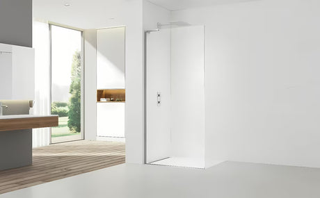 Walk-in tuš stijena SAT Walk-in 120 cm u krom izvedbi s prozirnim staklom i bezokvirnom izvedbom.