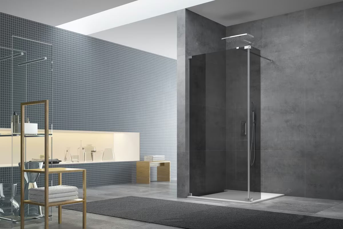 SAT Walk-in tuš stijena Walk-In 100 cm u sjajnom kromu s neprozirnim staklom sa smoky efektom.