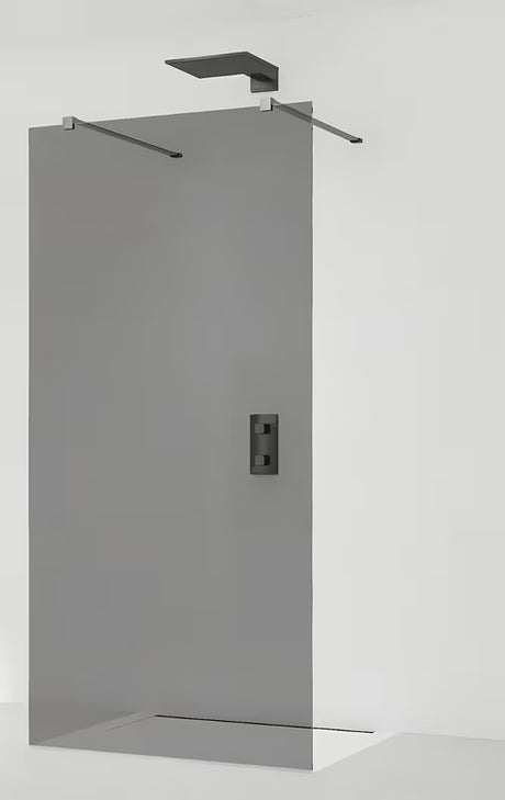 SAT Walk-in tuš stijena Walk-In 110 cm u crnoj izvedbi s prozirnim staklom i dizajnom bez okvira.