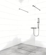 Bezokvirna walk-in tuš stijena SAT Walk-in 110 cm u crnoj izvedbi s prozirnim staklom