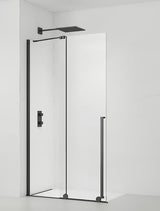 Tuš stijena Walk-In SAT Xmotion 110 cm u crnoj izvedbi s prozirnim staklom i kliznim otvaranjem.