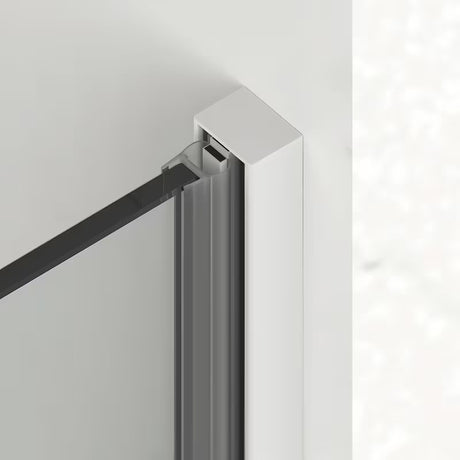 Klizne tuš vrata SAT Xmotion 110 cm u bijeloj boji s prozirnim staklom i bezokvirnom izvedbom.