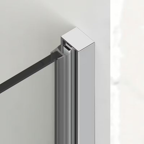 Tuš vrata SAT Xmotion 120 cm za nišu u sjajnom kromu s prozirnim staklom i kliznim otvaranjem.