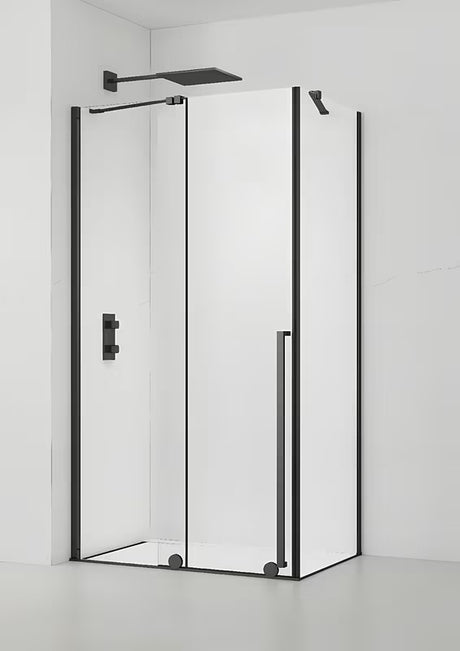 Tuš kabina SAT Xmotion 120x90 cm u crnoj izvedbi s prozirnim staklom i kliznim sustavom.