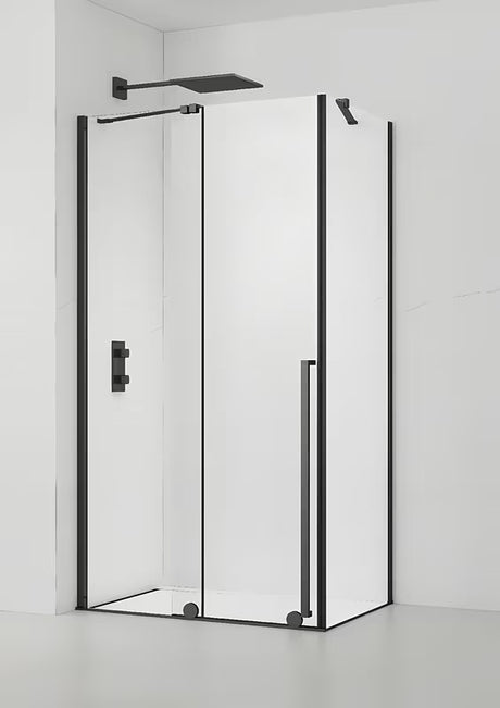 Tuš kabina SAT Xmotion 120x90 cm u crnoj izvedbi s prozirnim staklom i kliznim sustavom.