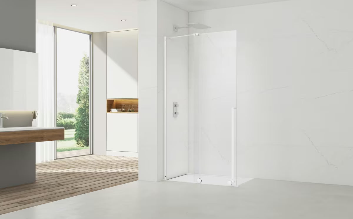 Walk-in tuš stijena SAT Xmotion 140 cm s bijelim profilima i prozirnim staklom bez dekora