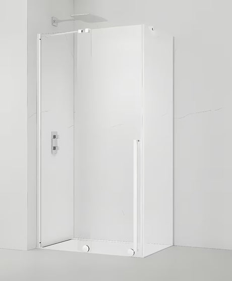 Pravokutna tuš kabina SAT Xmotion 140x90 cm u bijeloj boji s prozirnim staklom i kliznim otvaranjem.