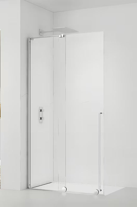 Tuš stijena Walk-In SAT Walk-In Xmotion 110 cm u sjajnom kromu s prozirnim staklom i kliznim sustavom.