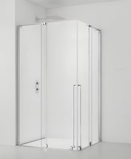 Kvadratna tuš kabina SAT Walk-In Xmotion 120x120 cm u sjajnom kromu s prozirnim staklom i kliznim vratima.