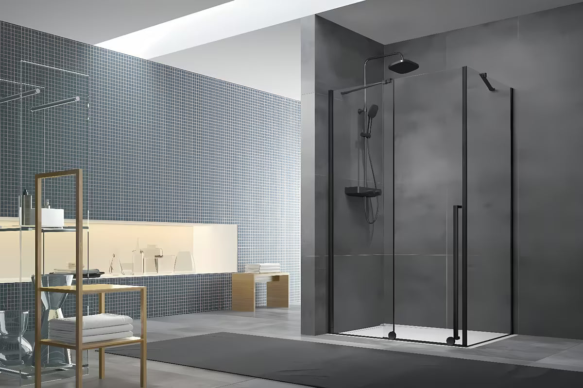 Tuš kabina SAT Xmotion 120x90 cm u crnoj izvedbi s prozirnim staklom i kliznim sustavom.