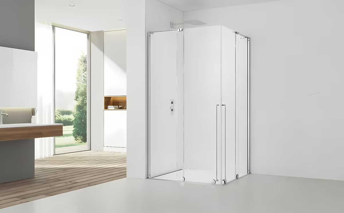 Pravokutna tuš kabina SAT Walk-In Xmotion 90x120 cm u sjajnom kromu s prozirnim staklom i kliznim vratima.