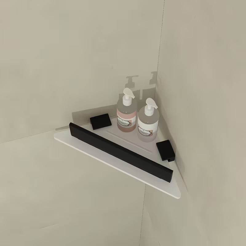 Set kupaonskih dodataka SAT X-Way s kutnom policom, držačima i brisačem za staklo u modernom dizajnu.