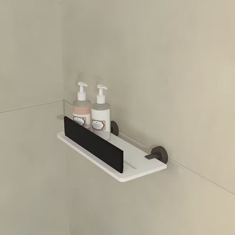 Set kupaonskih dodataka SAT X-Way s policom, držačima i brisačem za staklo u modernom dizajnu.