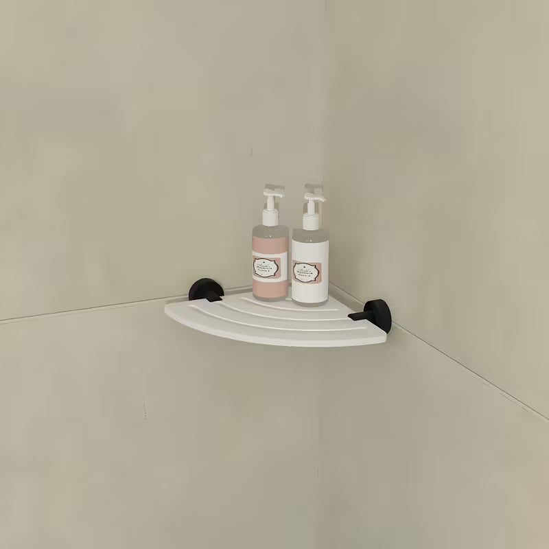 Set kupaonskih dodataka SAT X-Way s policom, držačima i brisačem za staklo u modernom minimalističkom dizajnu.