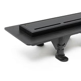 Crni tuš kanalica SAT 80 cm s rešetkom od nehrđajućeg čelika za modernu kupaonicu.