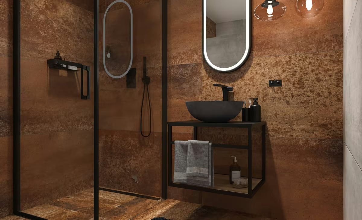 Ovalno kupaonsko ogledalo SAT 40x80 cm u crnom okviru s LED osvjetljenjem i sa senzorskim upravljanjem.