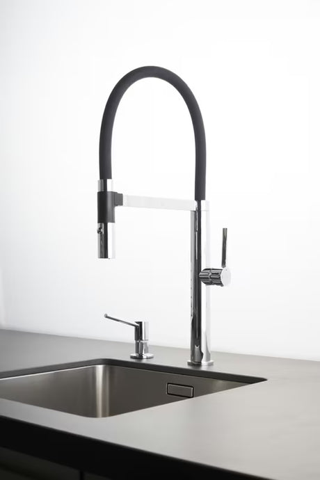 SIKO jednoručna baterija stojeća miješalica za sudoper crni krom s tušem pričvršćenim magnetom