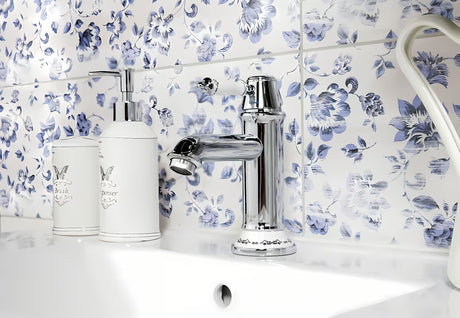 Kromirana miješalica za umivaonik SIKO Provence u retro dizajnu s ukrasnim detaljima